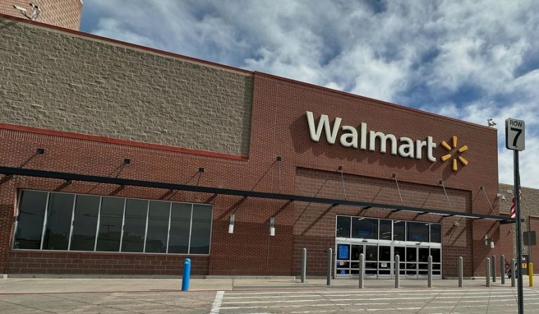 Walmart-Results_04769_c0-34-2122-1271_s885x516