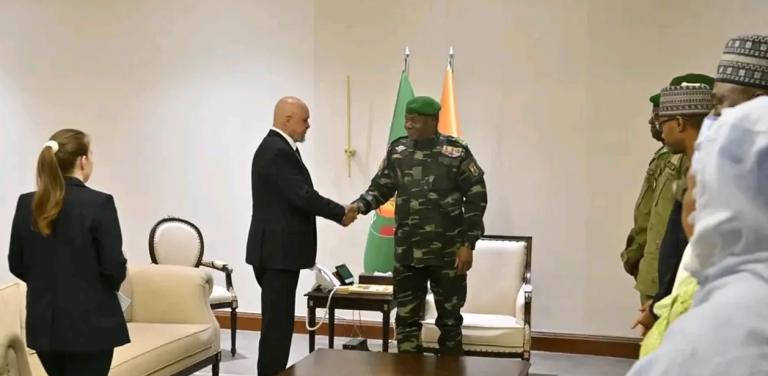 Screenshot 2025-08-27 at 16-35-25 13ca74eeaac1bf4442ae852f3ae868fbf9d12ecffc1eebf30376639ce792b98e.webp (WEBP Image 1440 × 809 pixels)