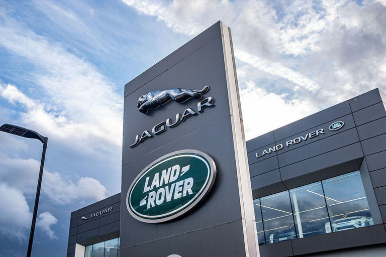 Screenshot 2025-09-30 at 05-44-57 090225_jaguar_land_rover.jpg (JPEG Image 1920 × 1280 pixels) — Scaled (72%)