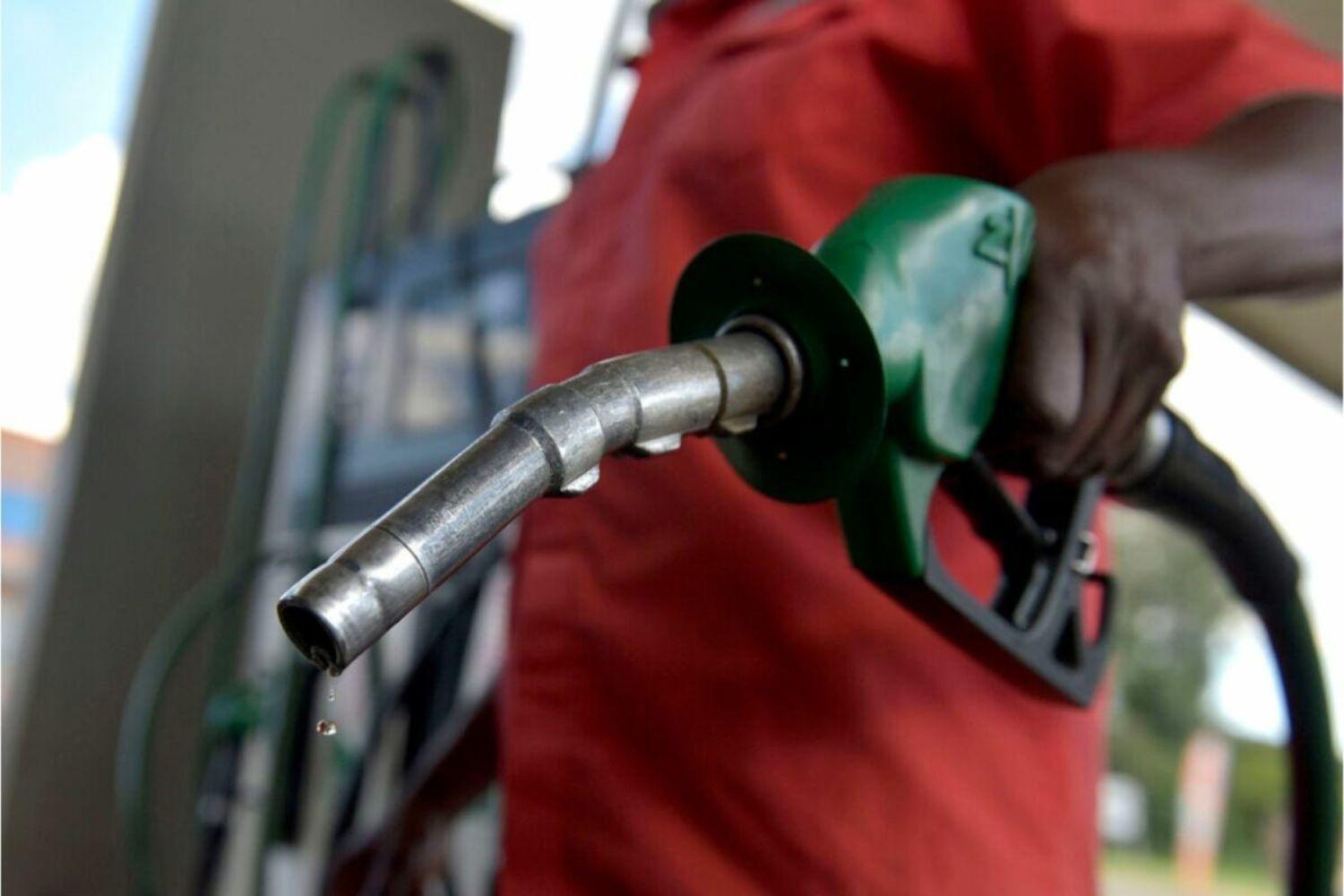 You are currently viewing Subsidy Removal: FG to issue licences for petrol importation
